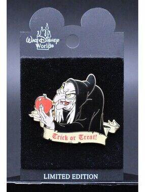 Disney WDW Old Hag Poison Apple Trick or Treat Halloween 2001 Snow White Pin (C7